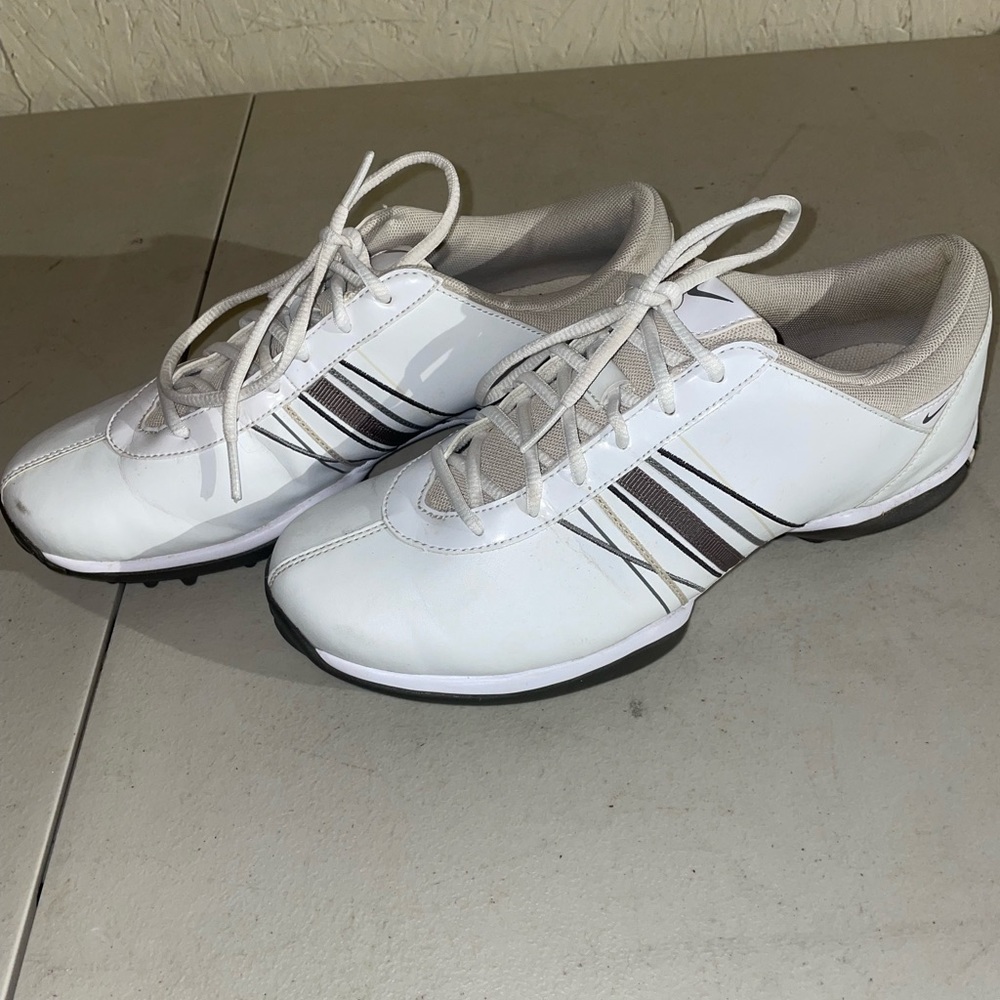 NIKE Delight Golf Shoes Womens Size 8.5 White Soft Spike Cleats 418355-122